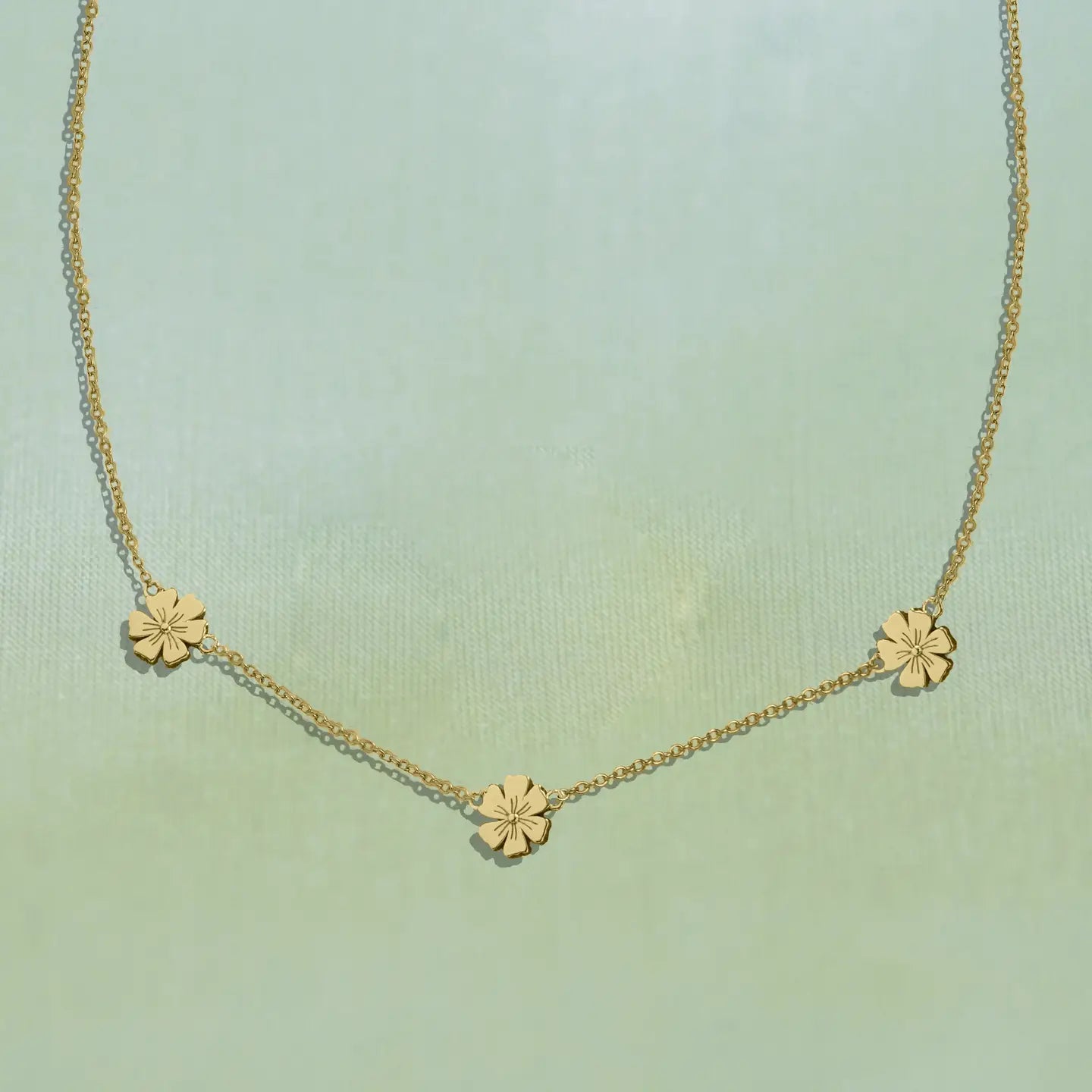 Triple Daisy Chain Necklace Gold