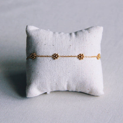 Fine Daisy Flower Bracelet Gold