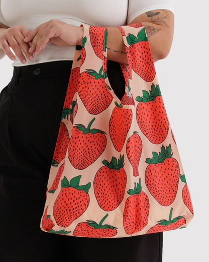 Standard Baggu Strawberry interior pocket detail - PABOOM