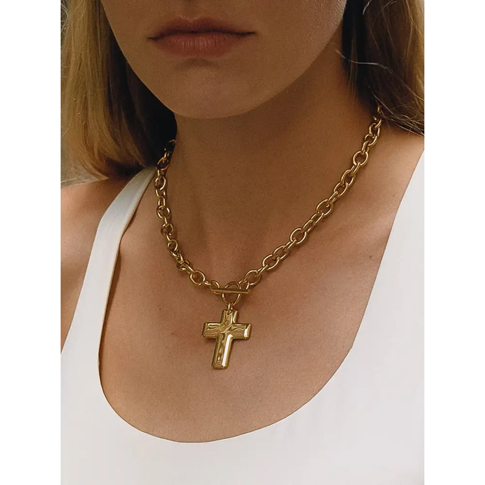 Flânerie by MAIQ - Trinite 18K Gold Non-Tarnish Cross Pendant Necklace Yellow