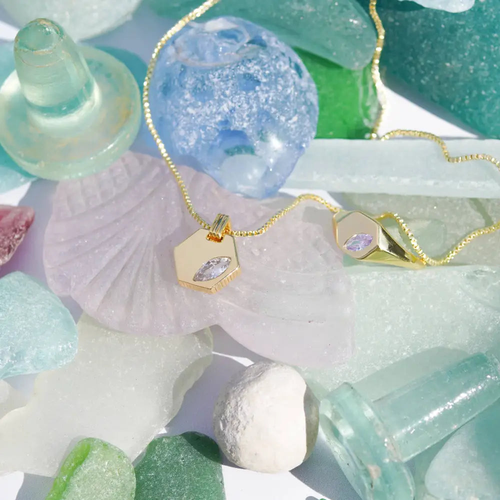 Junk Jewels Ltd - Hexagonal Charm Jewelled Necklace Gold
