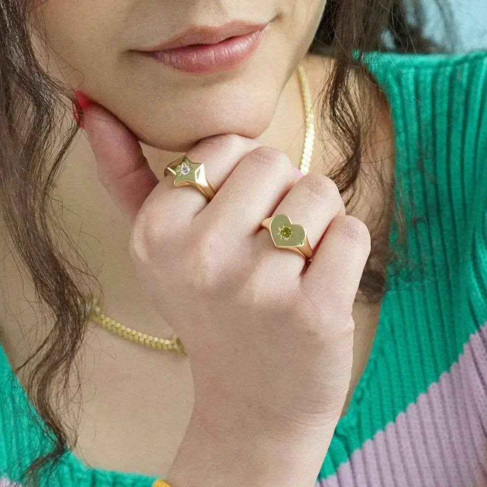Junk Jewels Ltd - Peridot Heart Signet Ring
