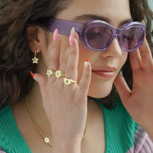 Junk Jewels Ltd - Peridot Heart Signet Ring