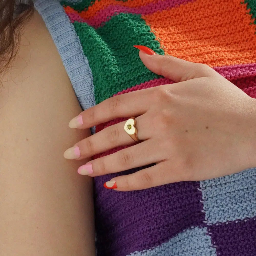 Junk Jewels Ltd - Peridot Heart Signet Ring