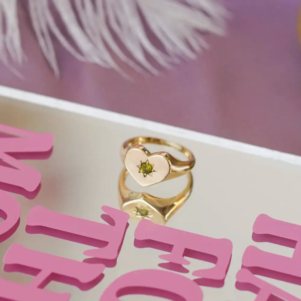 Junk Jewels Ltd - Peridot Heart Signet Ring