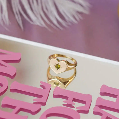 Junk Jewels Ltd - Peridot Heart Signet Ring