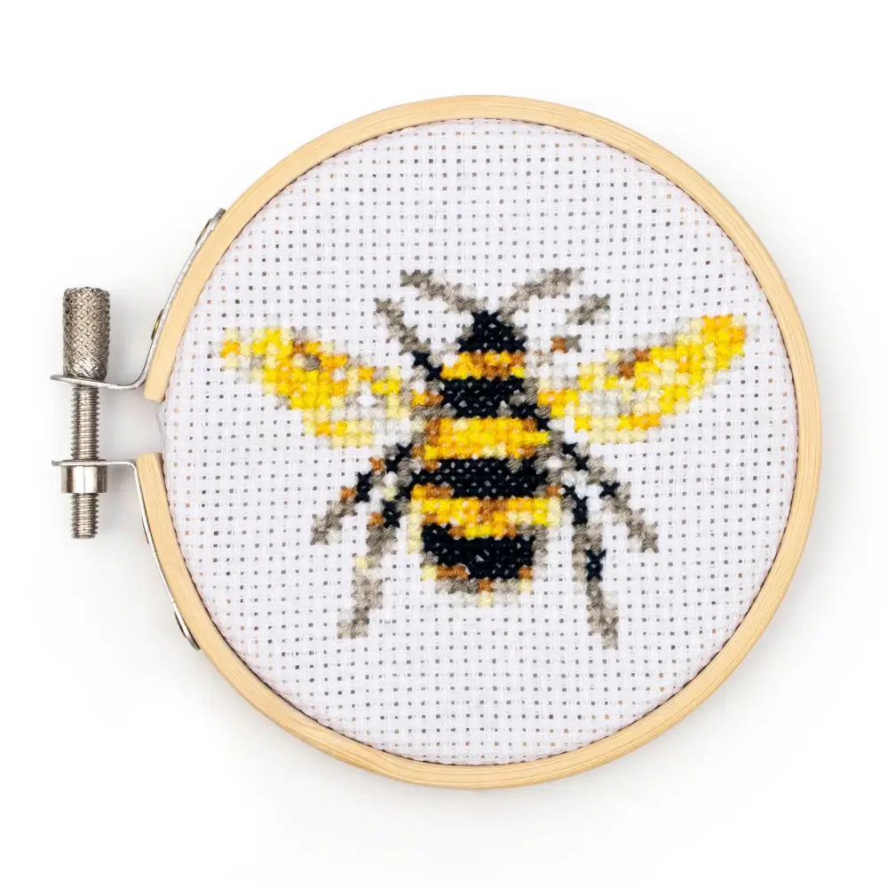 Mini Embroidery Kit Bee - PABOOM