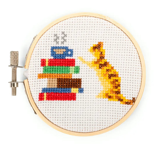 Mini Embroidery Kit Cat and Books - PABOOM