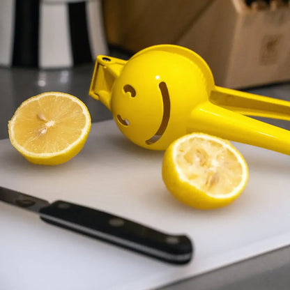 Kikkerland - Smile Citrus Squeezer