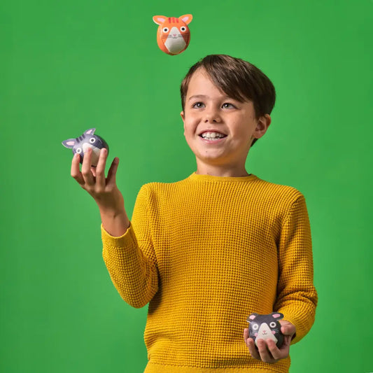 Three Little Cats Juggling Balls - PABOOM