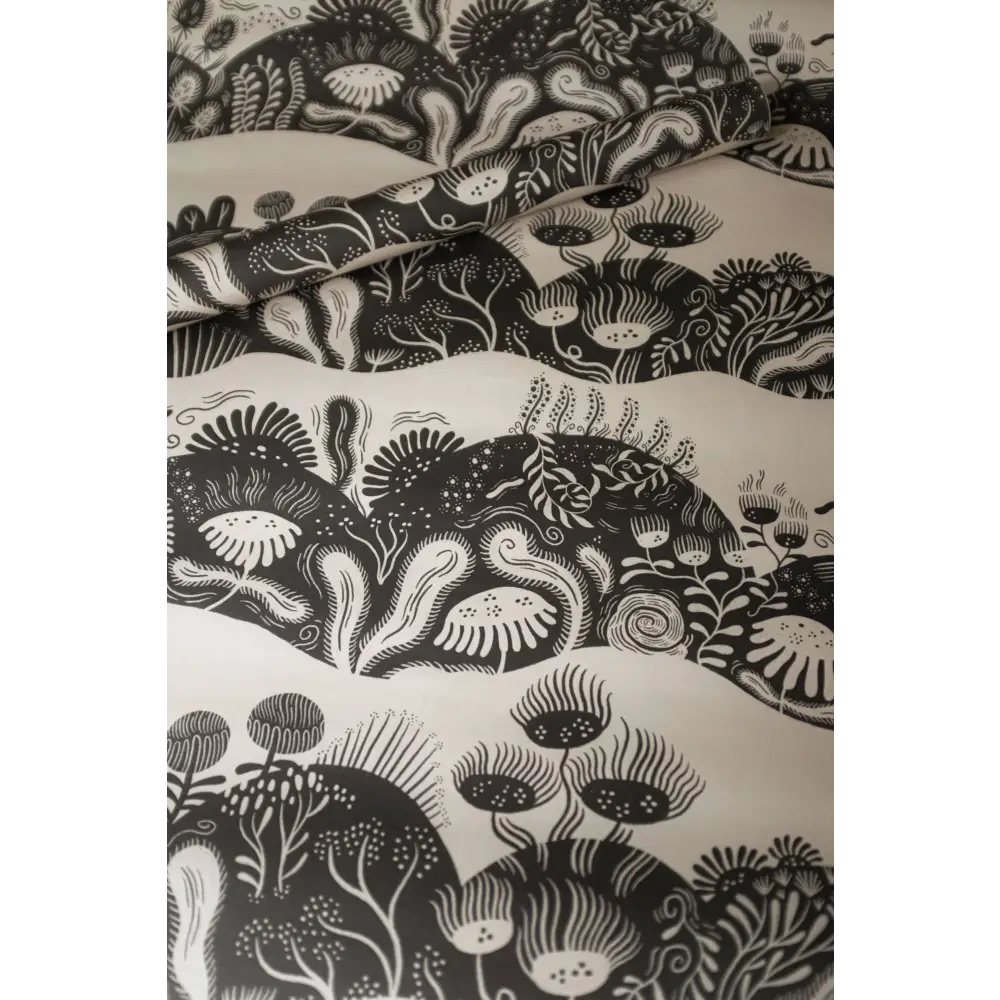 Lauren Marina - ’Blooming Meadow’ Nature-Themed Gift Wrap