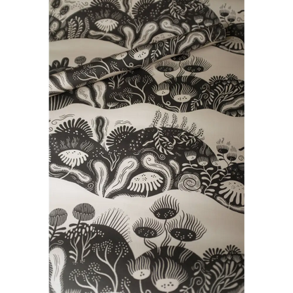 Lauren Marina - ’Blooming Meadow’ Nature-Themed Gift Wrap