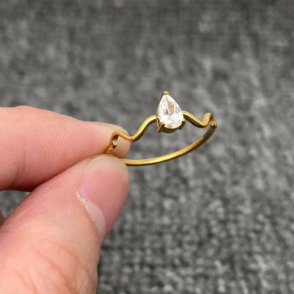 Mio Queena - Inlaid Zircon 18K Gold Plated Stainless Steel Wavy Ring -FGS 6 / Style