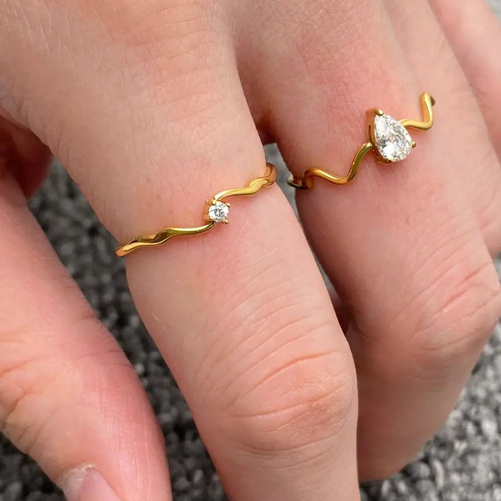 Mio Queena - Inlaid Zircon 18K Gold Plated Stainless Steel Wavy Ring -FGS