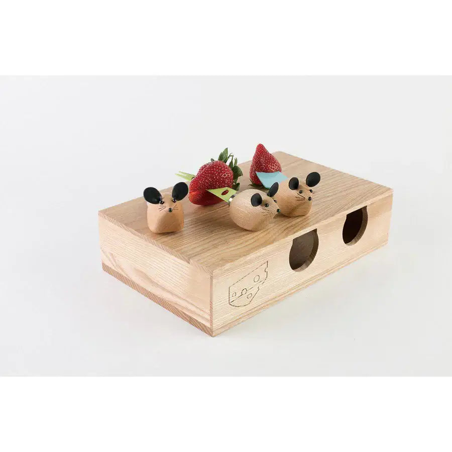 Wood Cutting board box with 3 mice handled knives and strawberries on top