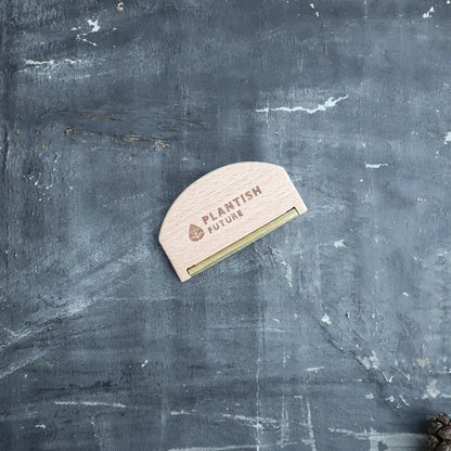 Plantish - Wooden Lint Remover