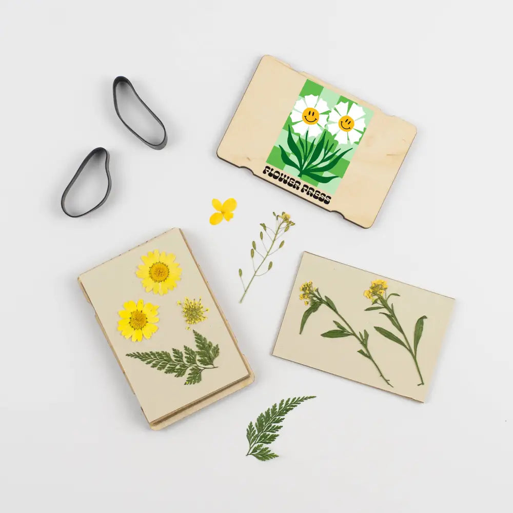 Studio Wald - UK Made - Happy Flower Pocket Press