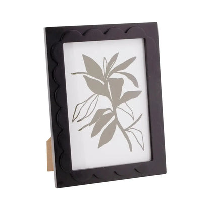 Scalloped Edge Photo Frame - 8 x 10"