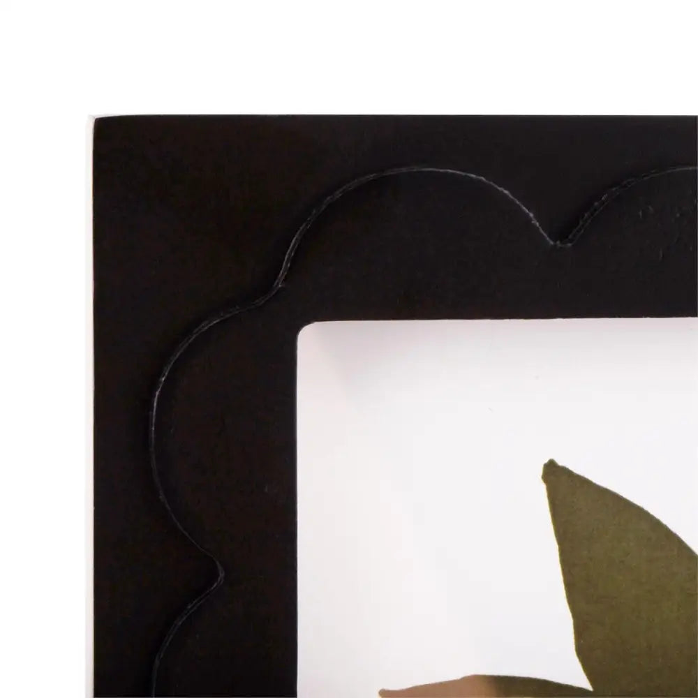 Scalloped Edge Photo Frame - 5 x 7"