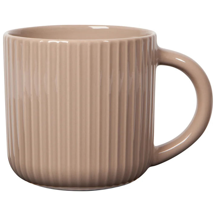 Warm taupe fluted stoneware mug with vertical ribbing and a rounded handle – PABOOM